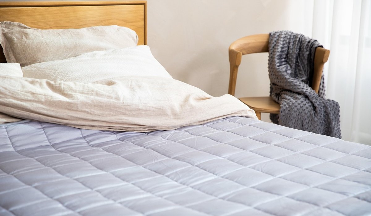 A Guide to Linen Weaves and Their Uses